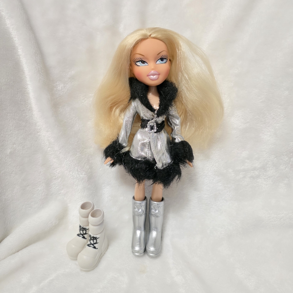 โVintage 2008 Bratz Wintertime Collection Cloe Doll